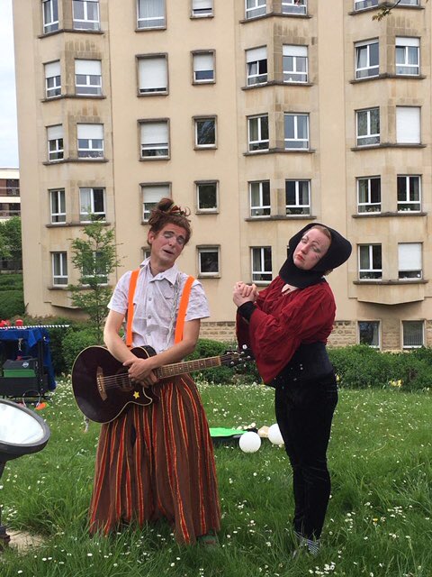 Villmols MERCI der Zirkusschoul Zaltimbanq an der Île aux clowns fir hier Animatiounen ronderem d’Altersheimer an der Stad Lëtzebuerg 👍👍. Dir hutt vill eisen eeleren Matmenschen vill Freed gemach an fir Laachen an desen Zaiten gesuergt.