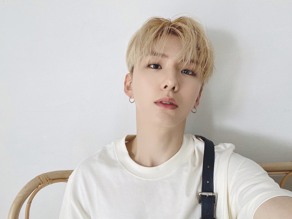 [#기현] 몬베베 오랜만에 셀카폭탄 던질께여!!! 받아여!!!!