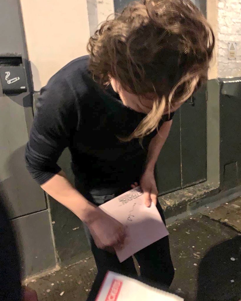 binestom's tweet photo. Addicts know this glorious #HiddlesFloof. ๐ฅฐ
#Betrayal
#StageDoor March 2019 https://t.co/TvF6hl2npp