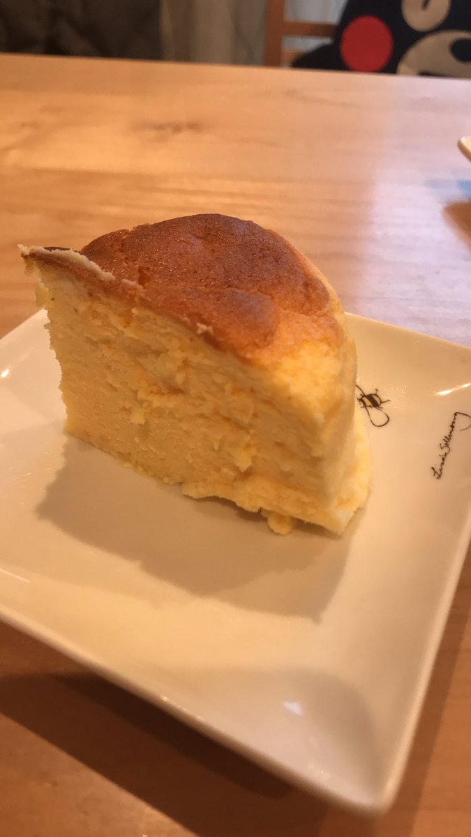 すもも On Twitter スフレチーズケーキ2ホール焼いちゃって消費しきれないので誰か貰ってくれ
