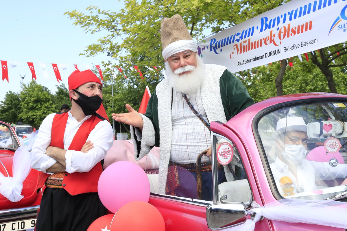 Haydi çocuklar balkonlarda buluşuyoruz 🥳

#Bayram boyunca bütün sokaklarımızı ziyaret edeceğiz.
Bayram en çok #Sultangazi'nin çocuklarına güzel 😊

#RamazanBayramı