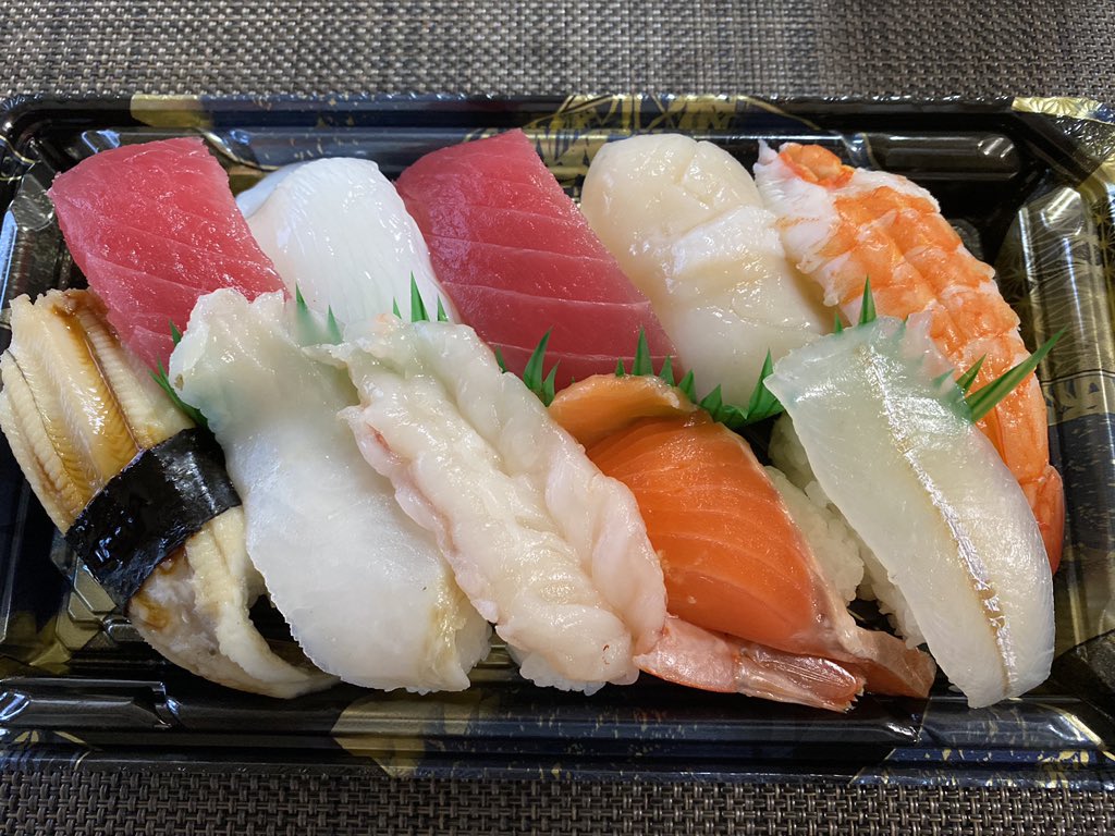 木村まつり V Twitter パック寿司で海老系ふたつとマグロ系ふたつって珍しい感じします 絶対美味しい