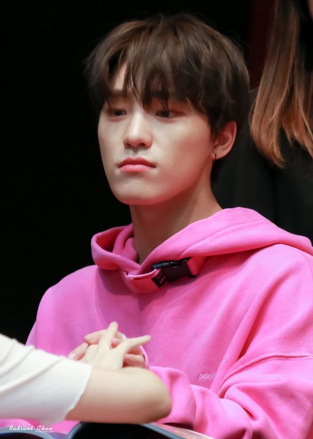 Lee Chan in this pink hoodie, a thread;