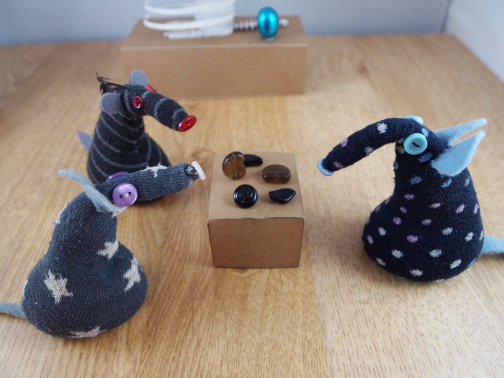 These fossils are even older – before the vaarkosaurs even! Vincent reckons they look like the sort of thing Matilda would sell on her crystal stall. Winston thinks they look like raisins.