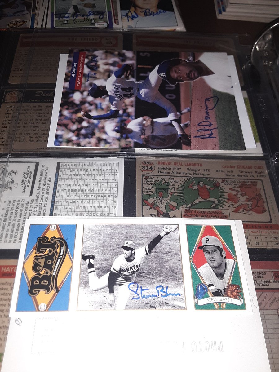 Going to work on my autograph binders for a bit here are some over sized  @WaxPack916  @DOCBZ17  @AlexK245  @CeeMX97  @MyPenIsHugeTTM  @autographblog  @TTM_Todd  @MikeSorenson1  @pintandrew  @Sabres_Bills_NY  @tommys54321  @joshyto  @vossbrink