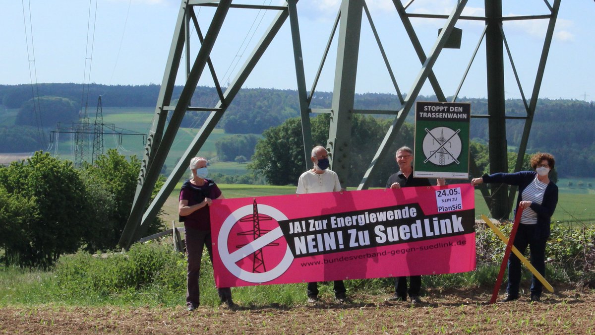 Die Corona-Krise wird dazu missbraucht, Gesetze wie das Planungssicherstellungsgesetz (#PlanSiG) im Eiltempo zu verabschieden. Heute versammeln sich bundesweit Trassengegner von #SuedLink, Südostlink und Ultranet und senden ein deutliches Protestzeichen an die Bundesregierung.