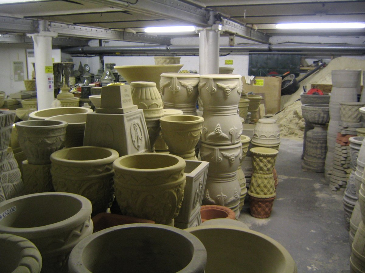 MBClassic1001's tweet photo. THE ONE MAN STONE FACTORY IN #sheptonmallet
https://t.co/OXy6KHbCji #Somerset #caststone #UnitedKingdom #gardenplanters #gardening #gardendesign #stoneplanters https://t.co/wngw9aMvGn