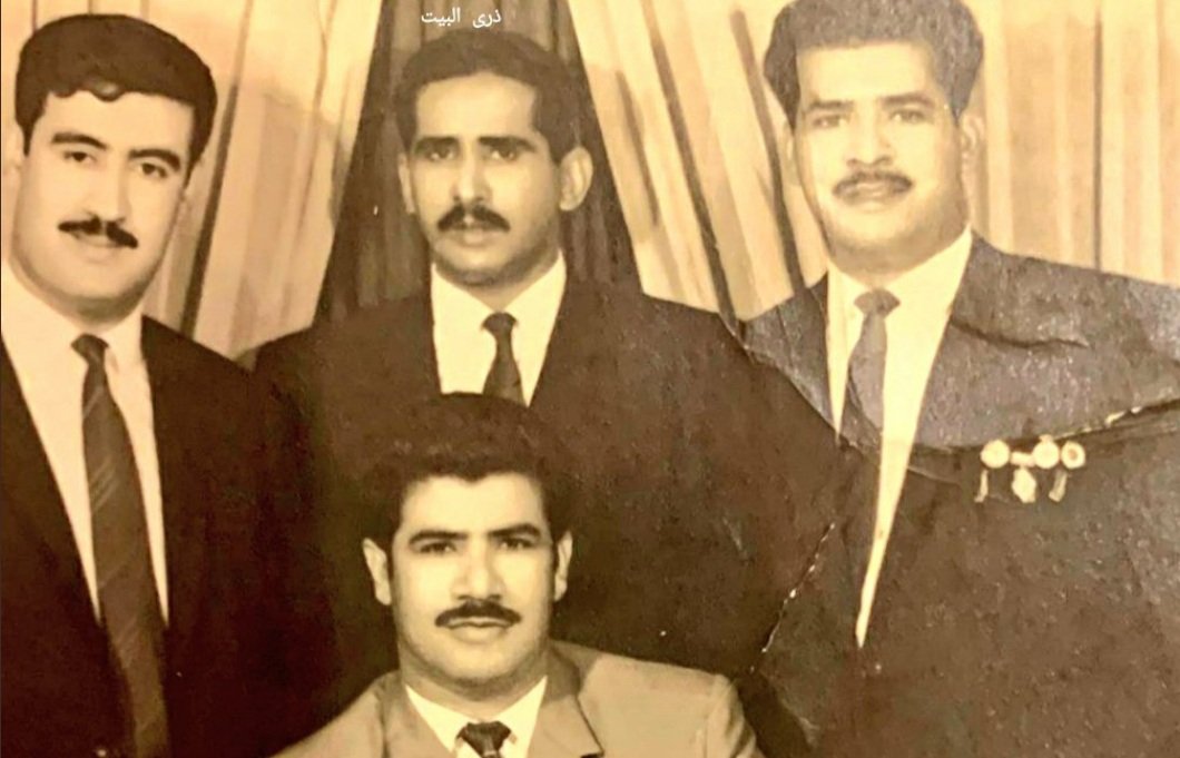 من اليمين النائب السابق محمد العصيمي رحمه الله وفهد الحيان رحمه الله ومحمد عبدالرحمن الابراهيم وعبدالله عيسى خضير