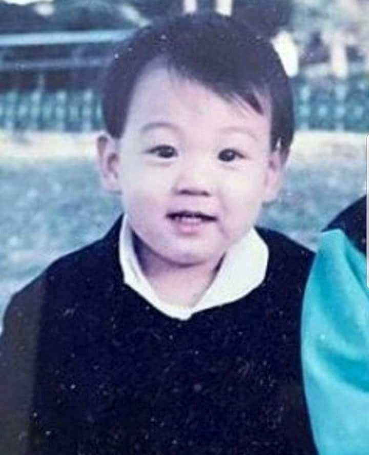 — a thread of ʲᵉᵒⁿ ʲᵉᵒⁿᵍᵍᵘᵏ, but he grows older if you keep scrolling
