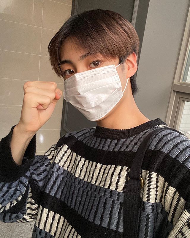 LEEEUNSANG_TH's tweet photo. [IG] 200524 : 2eunsang_official

วันที่แสนยาวนาน☁️

https://t.co/QykPuJyTxI

#이은상 #LEEEUNSANG 
#브랜뉴뮤직 #BRANDNEWMUSIC https://t.co/lM4s99ODSY
