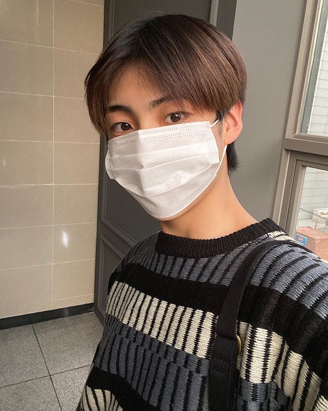 LEEEUNSANG_TH's tweet photo. [IG] 200524 : 2eunsang_official

วันที่แสนยาวนาน☁️

https://t.co/QykPuJyTxI

#이은상 #LEEEUNSANG 
#브랜뉴뮤직 #BRANDNEWMUSIC https://t.co/lM4s99ODSY