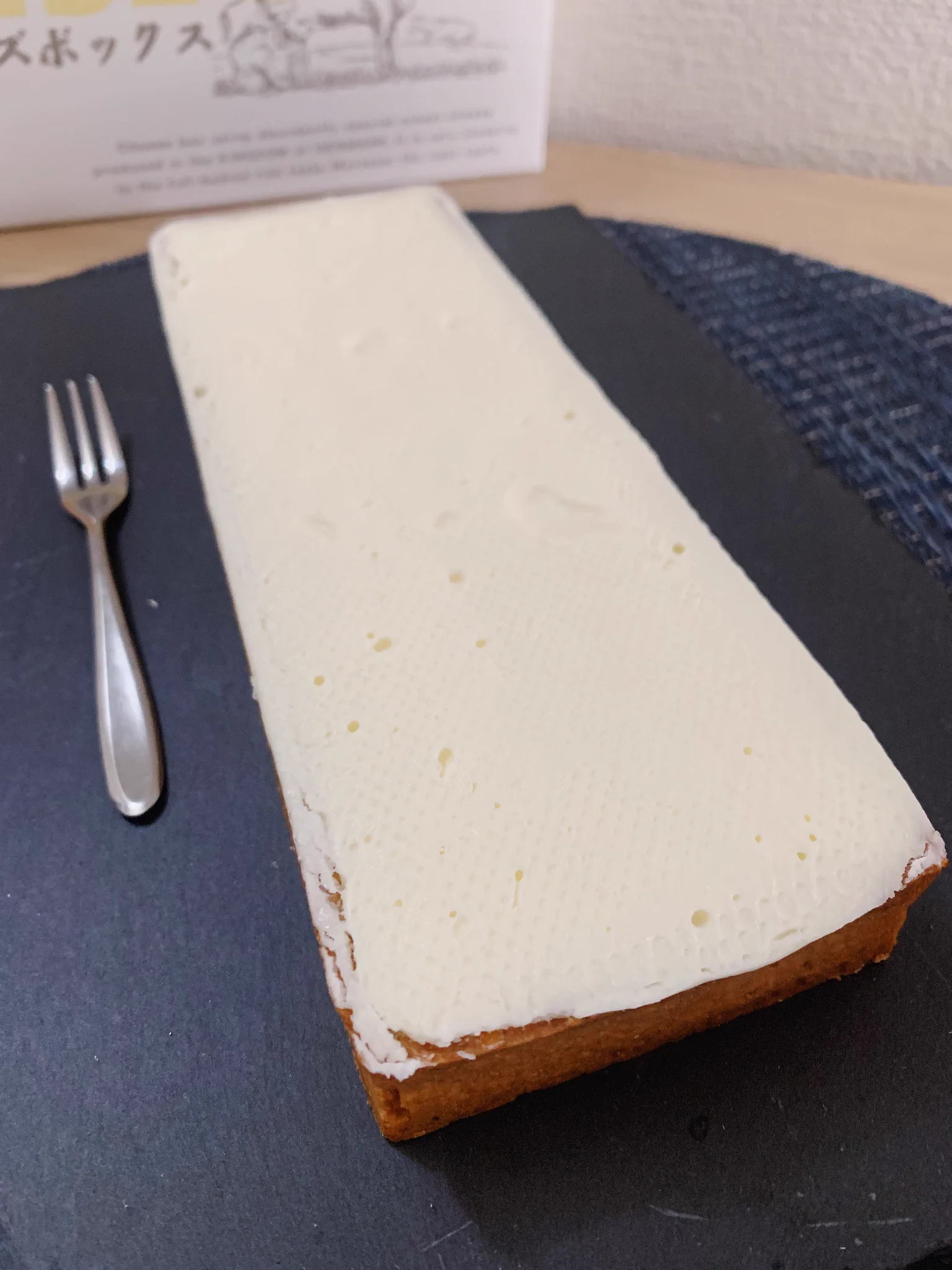 まるたや洋菓子店のお取り寄せスイーツ「チーズボックス」。クッキー生地とチーズがとってもあう一品。