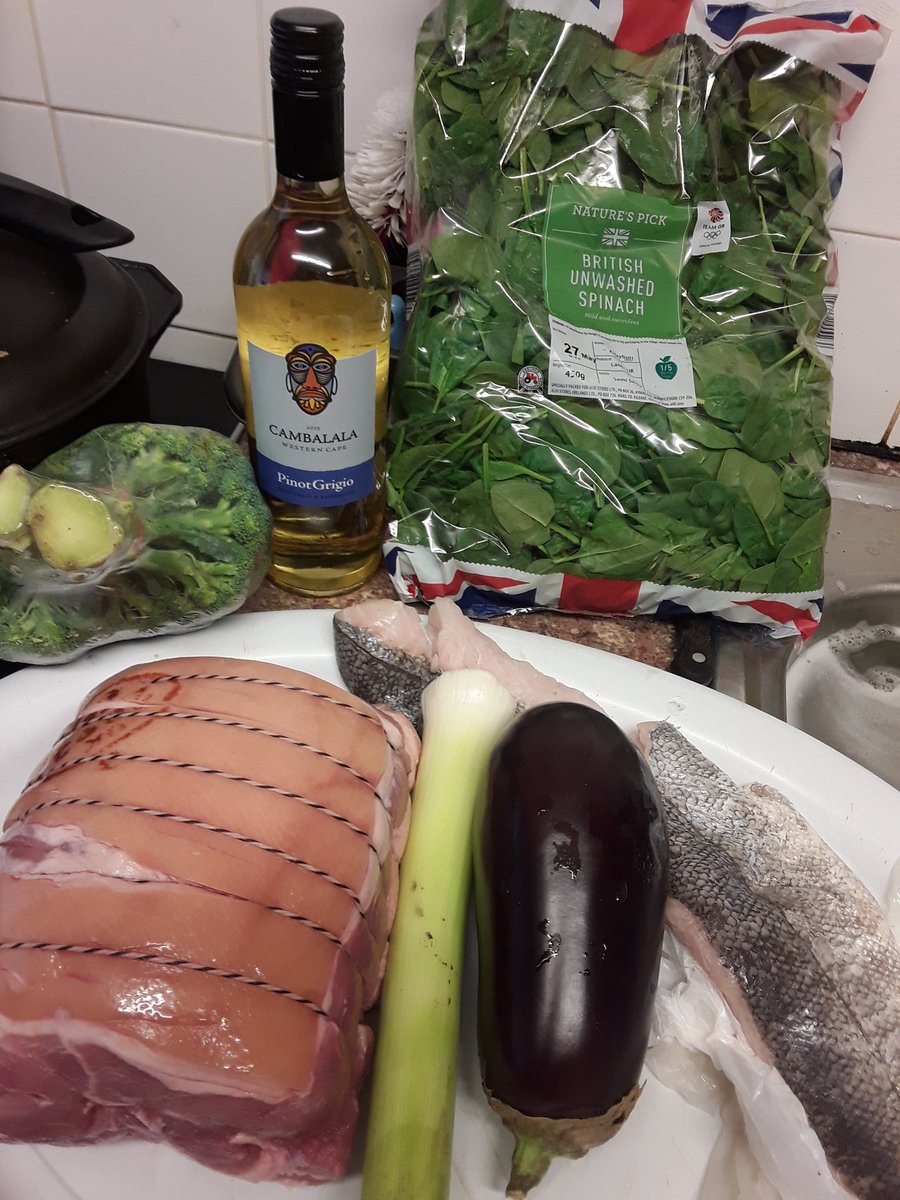 joblijob16's tweet photo. Another Sunday in #confinement is here and today we have a choice; what #recipe of these key #ingredients will make our #Sunday even better? RT for #pork and โฅ๏ธ for the fresh filleted fresh #hakefish and give your recipe using the main ingredients in the pict & add some if needed https://t.co/3gFKjAzqN0