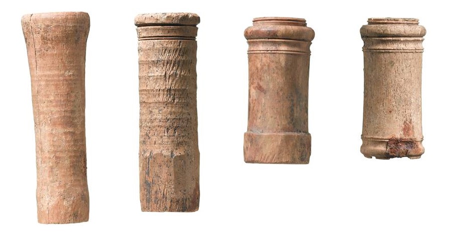 The waste came from the workshop of Benjamin Clitherow and we can see how he shaped his products on the lathe. These examples are waste from turning cattle metatarsal midshafts to make bone pocket telescope components. Studied by  @MOLArchaeology .  #Museumsunlocked 2/3