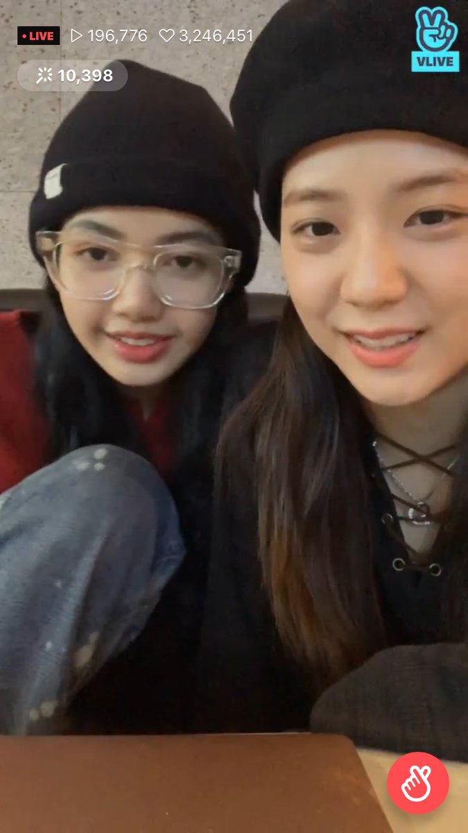 PhatchaYi's tweet photo. ถือว่าเป็นของขวัญวันเกิดปีนี้ที่ดีมากเลย #Lisoo https://t.co/ECW90sYNJg