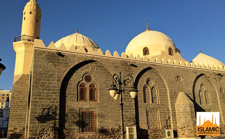 1. Masjid GhamamaThis masjid is located about 300m south-west of Masjid-e-Nabwi. It is built on the site where the Prophet (ﷺ) performed the Eid salah during the last years of his life.