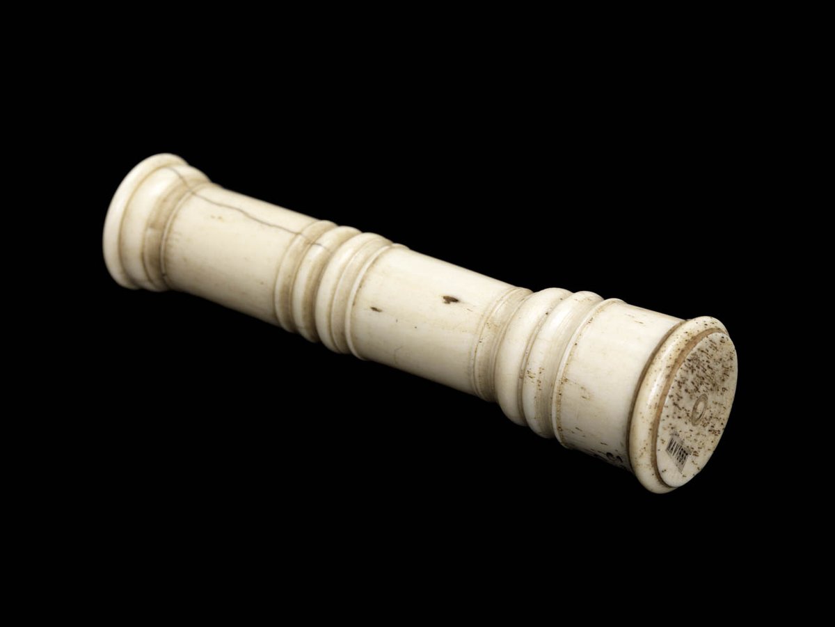 The final products were incredibly sophisticated sets that screwed together and required skills of bone turners and lens grinders. You can see some lovely examples of the finished products in the collections of  @NMMGreenwich  #Museumsunlocked 3/3  https://collections.rmg.co.uk/collections/objects/43767.html