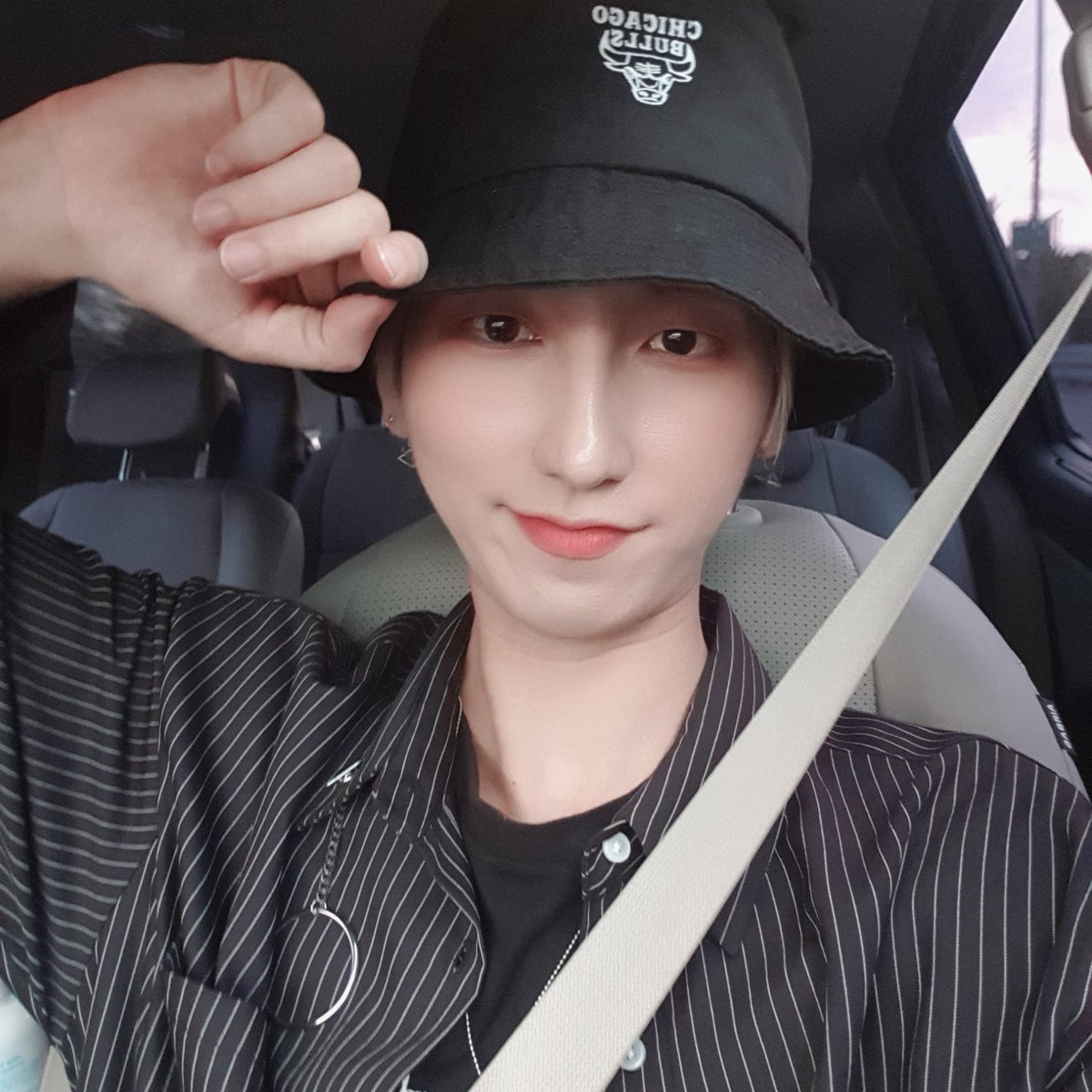 UNVS_fr's tweet photo. @UNVS_members ◎ 24/05/2020 ◎ UNVS_Members Twitter

[#젠]
Avez-vous tous passé un bon week-end~! C'est la première fois que je filme une performance solo, je pouvais faire mieux. Quel dommage.😭 Mais la chorégraphie est vraiment belle.😄 Je reviendrai encore plus beau !
Salut.🖐️

- UNVS Fr. https://t.co/7AgccE3rMV