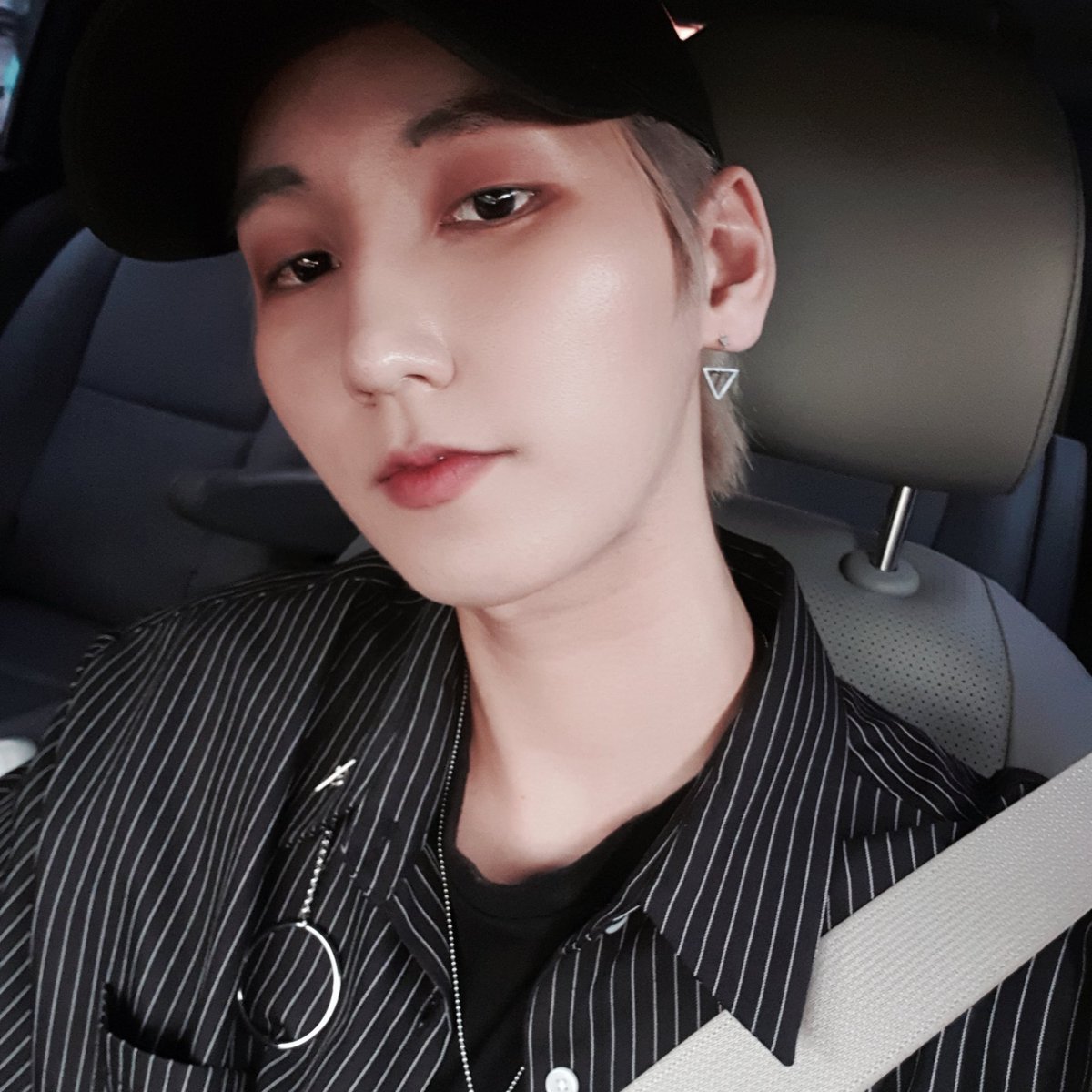 UNVS_fr's tweet photo. @UNVS_members ◎ 24/05/2020 ◎ UNVS_Members Twitter

[#젠]
Avez-vous tous passé un bon week-end~! C'est la première fois que je filme une performance solo, je pouvais faire mieux. Quel dommage.😭 Mais la chorégraphie est vraiment belle.😄 Je reviendrai encore plus beau !
Salut.🖐️

- UNVS Fr. https://t.co/7AgccE3rMV