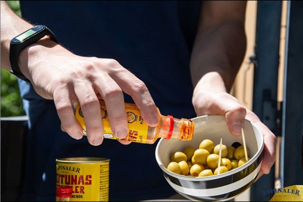 espinaler_pca's tweet photo. BON DIA VERMUTERS😍

Un altre espectacular diumenge que se'ns dubte será millor amb un bon vermut marca de la casa Espinaler! 😋

Ja sabeu! Salseta, patatones fregides, olives... Només de pensar-ho ja ve de gust! 🎊🎉 Salut i vermut! ❤️ #homeadapt https://t.co/HqQUQXCi7p