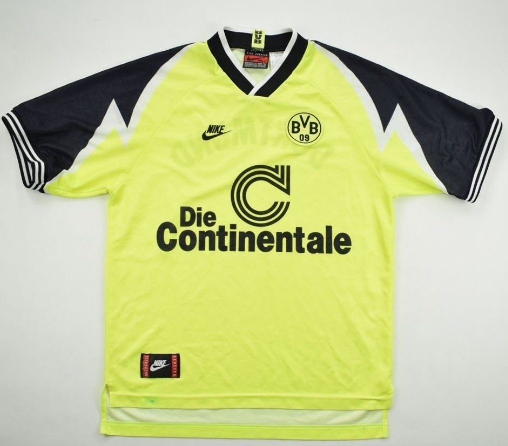 Decided to kick things back off on this thread and in the theme of "kicking things back off" I headed to the  @Bundesliga_EN with a  @BlackYellow classicSponsor was tricky on this one but I'm proud of the sleeves