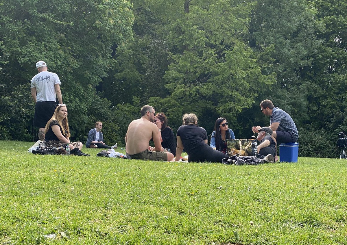 Social Distancing?! I’m having a 2m apart picnic while seeing groups clearly from different households having picnics touching each other... this is so frustrating! <a href="/GOVUK/">GOV.UK</a> <a href="/metpoliceuk/">Metropolitan Police</a> Where are the pocile officers? Where are the fines?!!