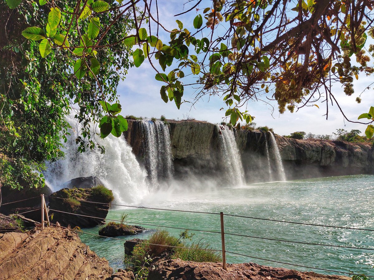 getlostinvietn1's tweet photo. Draynur, Daklak
#daklak #vietnam #getlostinvietnam #draynur #waterfall #wildlife #green #naturephotography #travel #sayso #vietnamtravels #backpakers #traveltheworld #seetheworld https://t.co/0JbXYMVtjZ