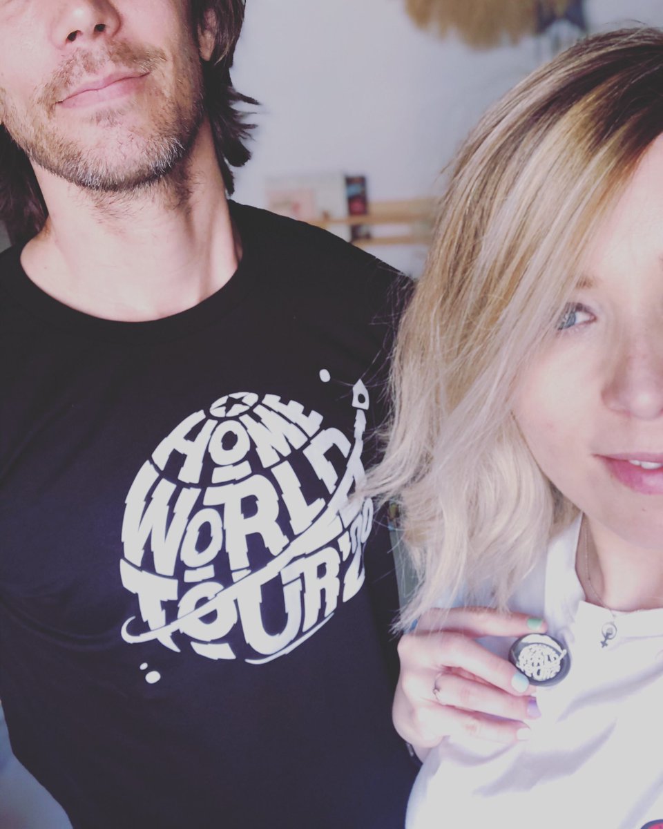 cristinabosca's tweet photo. Os queríamos recordar @AngelMartos y yo que tenéis estas camisetas disponibles de @WiZinkCenter y @OnStage_merchan para echar un cable. El 100% de los beneficios de su compra se destinará a los profesionales de la música más desprotegidos del sector. #HomeWorldTour https://t.co/Eu1VWouIg6