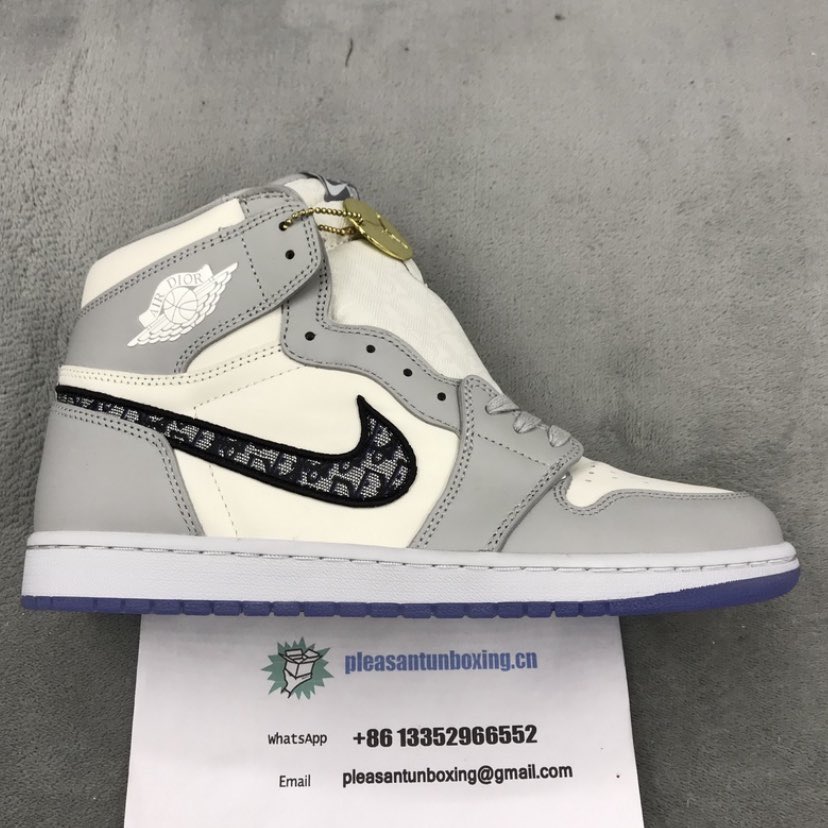 Aimee50995276's tweet photo. Come on to the Dior coupon giveaway! Link: 🔗 https://t.co/HpRaBIGazb

#royalteamsneakers #royalteamtv #rokeknows #culpadecabezadetenis #petitenlacasa #sneakerlove #kicksoftheday #sneakerhead #sneakerlover #mexastreet #sneakershouts #planetkickz #teamlust #urbanprops https://t.co/9i2T6KDH47