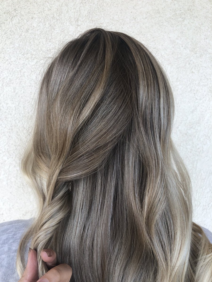 stephgnunex's tweet photo. I did this the other day and I’m so incredibly proud of the brightness and depth I added to her hair. Sorry, I’m just like really happy with it 😭🥺 https://t.co/sqvukKTClG