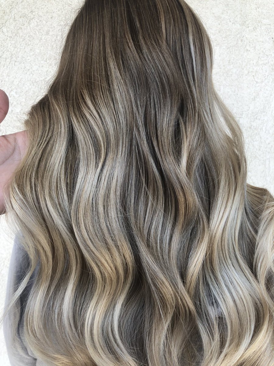 stephgnunex's tweet photo. I did this the other day and I’m so incredibly proud of the brightness and depth I added to her hair. Sorry, I’m just like really happy with it 😭🥺 https://t.co/sqvukKTClG