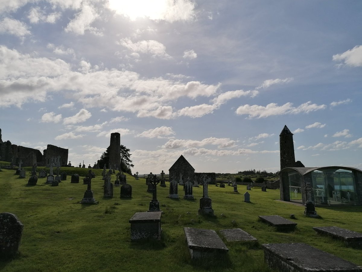 ollier237's tweet photo. God's country is looking great today.... #Clonmacnois #westoffalylookingwell https://t.co/rYURrRVtVM
