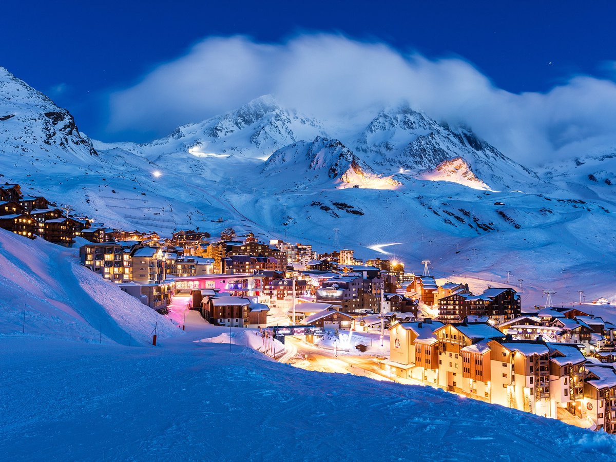 Things2do_AL's tweet photo. Skiing in the Alps 📍
•
İ can't ski but that won't stop me 🏂⛷️
•
#Travel https://t.co/s4pVbYWVrF