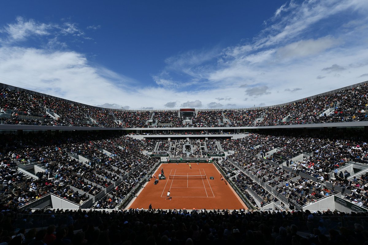 GillesMoretton's tweet photo. Beaucoup, comme moi, éprouvent un sentiment de manque et de tristesse en ce jour du coup d’envoi virtuel de #rolandgarros. Mais il y tant à faire pour que nos clubs surmontent le mieux possible les effets de cette pandémie que cette priorité nous guide, en attendant septembre… https://t.co/dEPkajHViY