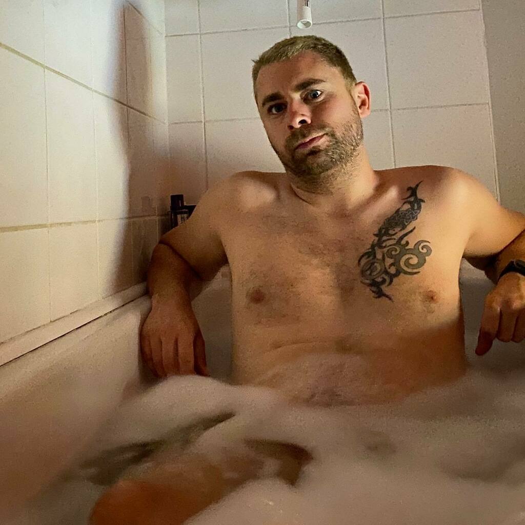 TonysimmsBK's tweet photo. Trying to rejuvenate my weary legs! Need to stretch more before and after 3 hour walks!
.
.
#wearylegs #longwalks #bath #bathtime #muscle #musclesoak #fitness #instafit #instafitness #gay #gayfit #gayfitness #instagay #gaysofinstagram #tattoo #gaytattoo โฆ https://t.co/7QdCEDcCFu https://t.co/p5MXrBQ16Z