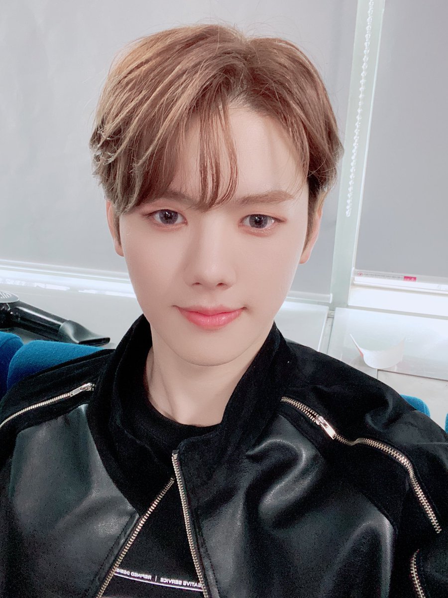 CRAVITY_twt's tweet photo. 러비티랑 크래비티 6주동안 수고해써유~~
#활동끝 #수고해썽 #민희 https://t.co/U8Qnd2w6Pu