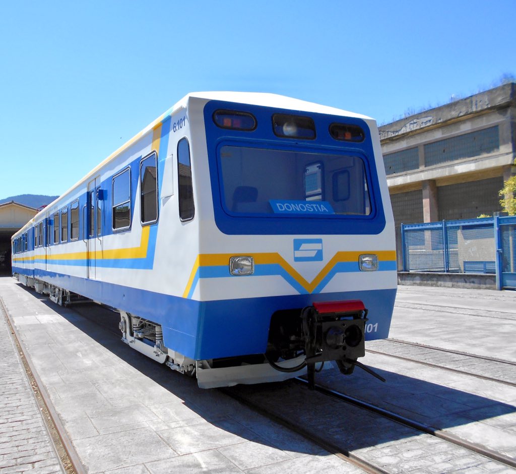 gabriescu91's tweet photo. Zorionak/ Muchas Felicidades a @euskotren en su 38° Aniversario desde su creación haya por 1982. 🎉🎉🎊🎊👏👏
#trenes #euskotren #euskotrentrena  #euskotrenmuseoa #ut3100 #ut200 #emu950 #caf #caftrains #traktionssystemeaustria #babcokwilcox #geetracion #coinsa #cenemesa https://t.co/mSuEeBzOB9