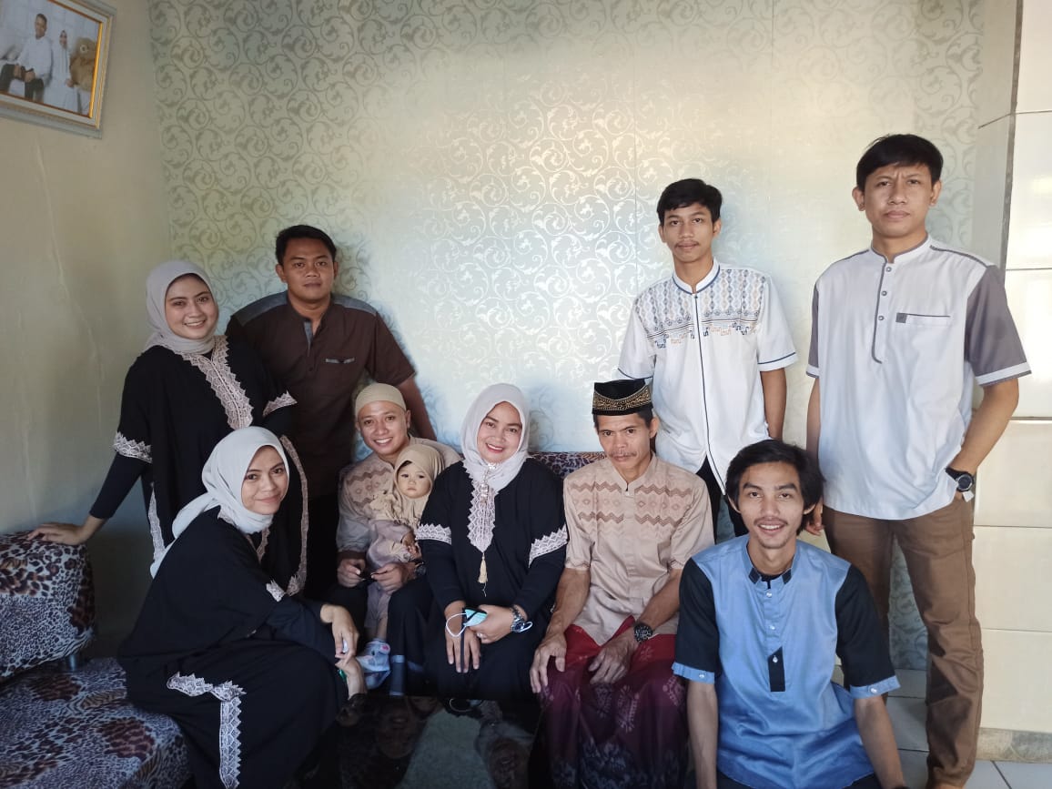 ryanalogy's tweet photo. Mohon maap lahir &amp; batin .
Dari aku Jefri nichol dan sekelebat 😂 . #LebaranGanteng  #eidmubarak https://t.co/rEBfluY29l
