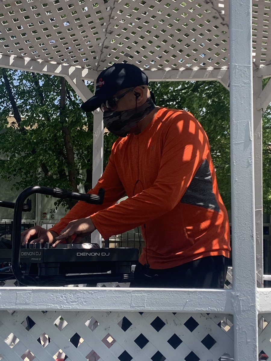 canderson311's tweet photo. #UNITYDAYCHI celebrating and promoting social distancing, stopping gun violence and staying safe during these times. @ACT_Chicago @ACT_Chicago @trpresdrj @melody_stem @ChicagoCAPS15 @DoveSoars @AQS_Plato @buildchicago @JesseKirschABC7 @LtGovStratton @ALLAN_HOUSTON https://t.co/zutg1oyH2N