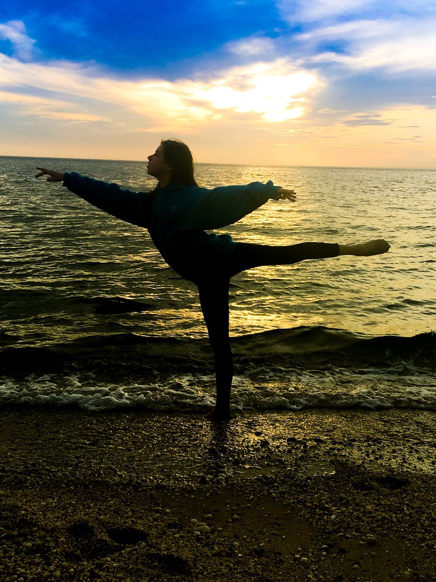 LeggzLtd's tweet image. Summer Sunday!
13 year old Caroline dances everywhere she goes!
Great job Caroline!
#wedanceatleggz 
#quarantineanddance