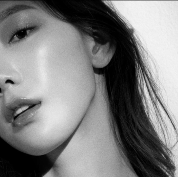 We don’t talk about Taeyeon’s jawline coz it hurts