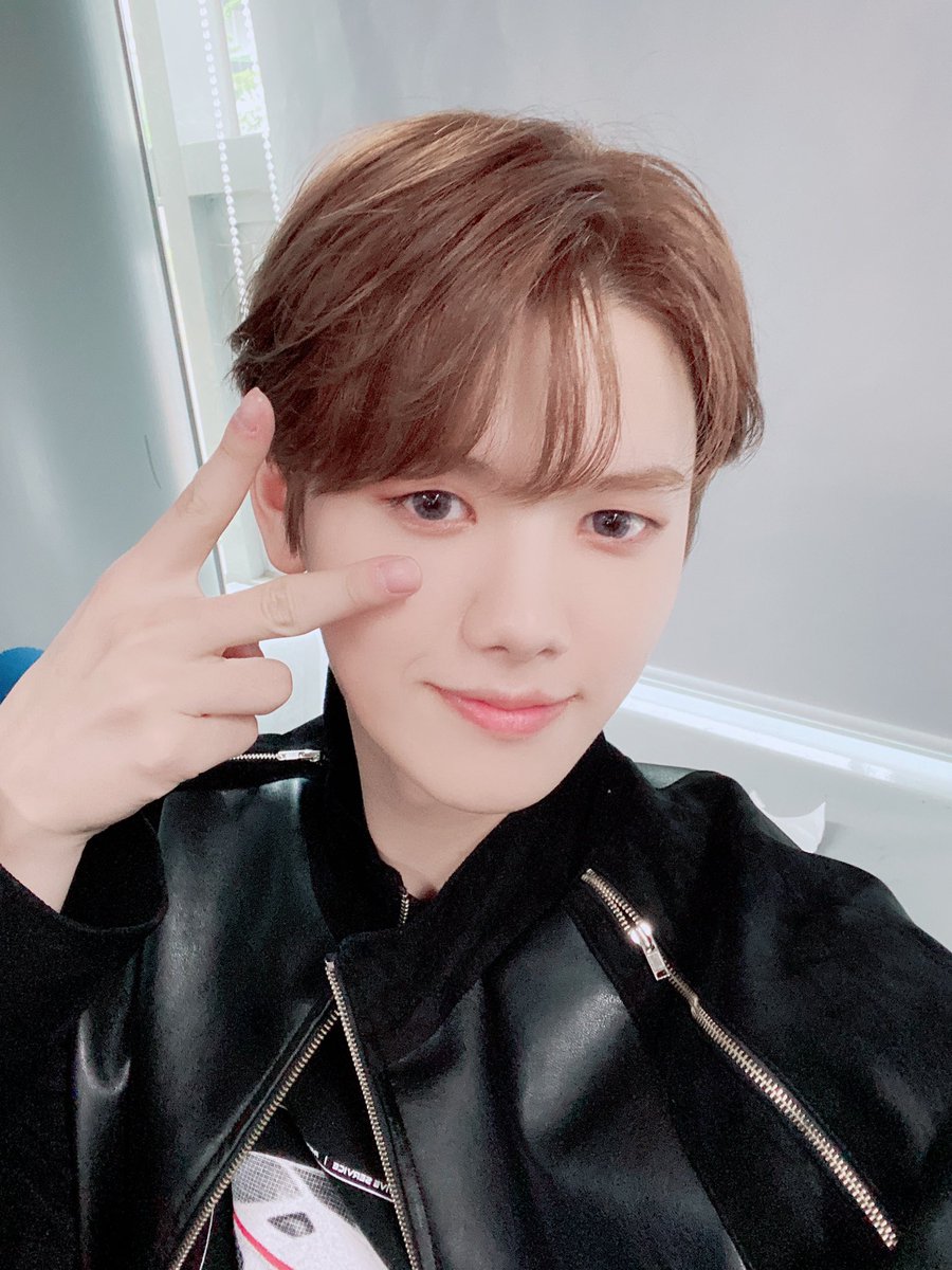 CRAVITY_twt's tweet photo. 이건 몰랐지이~ㅋㅋㅋㅋㅋ 
각설이 민희 등장
#민희 #각설이민희 #설마또? https://t.co/Dak0E0BhwN