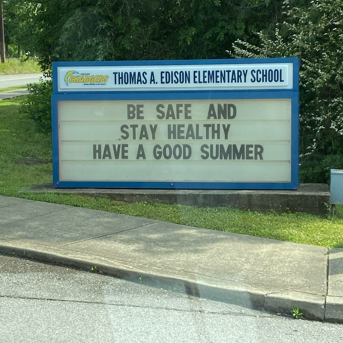 ThomasEdisonES's tweet photo. Until August...#EdisonElementary #EdisonChargers #ChargedwithPurpose #GettingRecharged #Imaginethepossibilities https://t.co/IlonpKTKrm