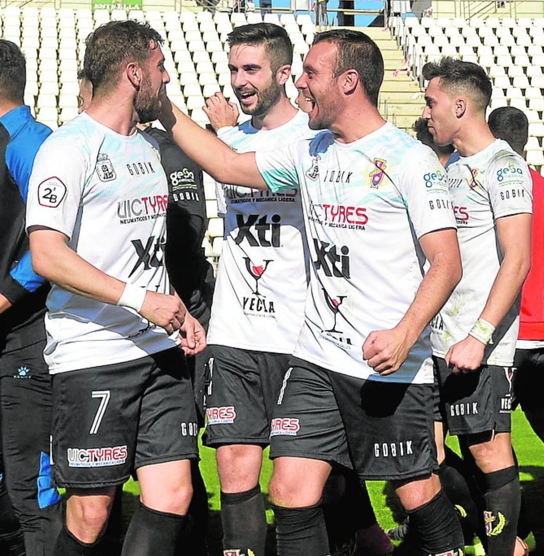 Yeclano_dptvo's tweet image. ⏳🔜⚽️ ¡Queremos seguir disfrutando! 🙏⚔🆙️

#SomosYeclano 🔵🔴 
#JuntosHaremosHistoria