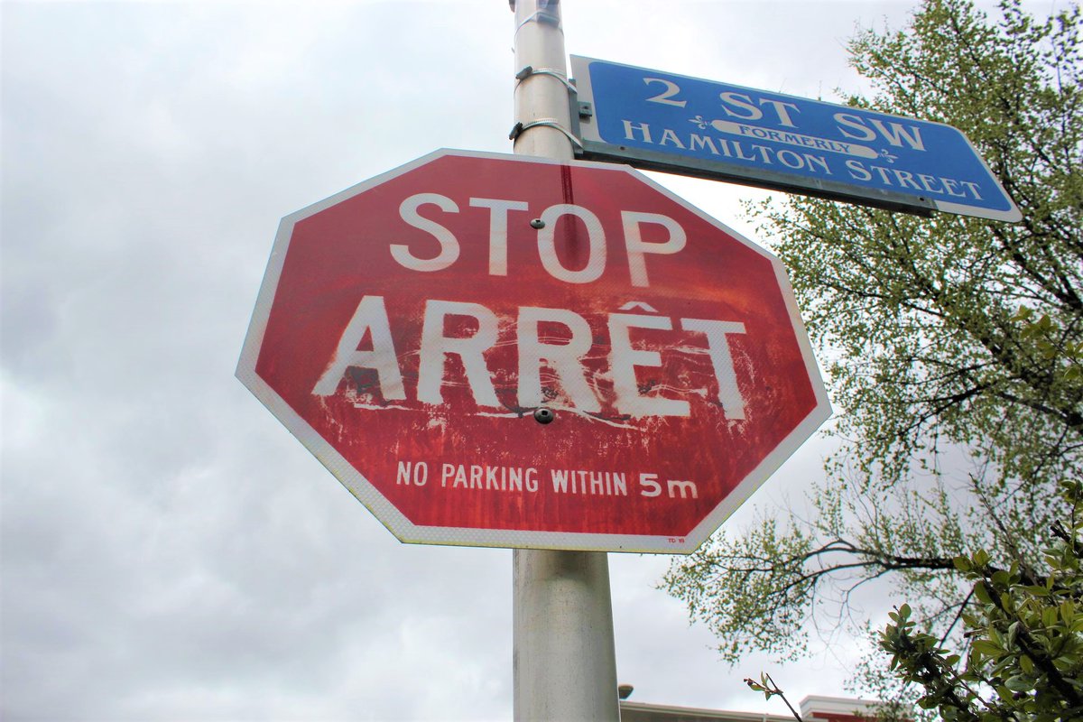 JournalLeFranco's tweet photo. Dans le quartier Mission de Calgary, les huit panneaux de signalisation ont retrouvé leur allure bilingue !
#lefranco #frab 
Crédit Photo: @geoffrey_gaye https://t.co/Gue2824MwG