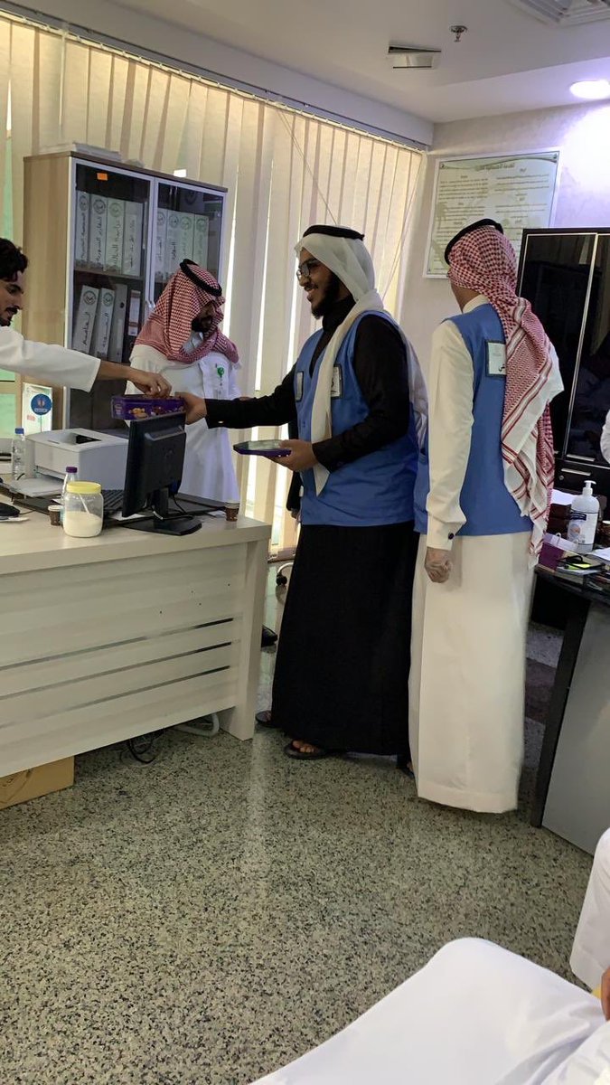قام رجال الجمعية في فريق <a href="/alnokhbh1429/">النخبة التطوعي</a>  بمعايدة رجال الأمن  حفظهم الله وابطال الصحة في صباح هذا اليوم