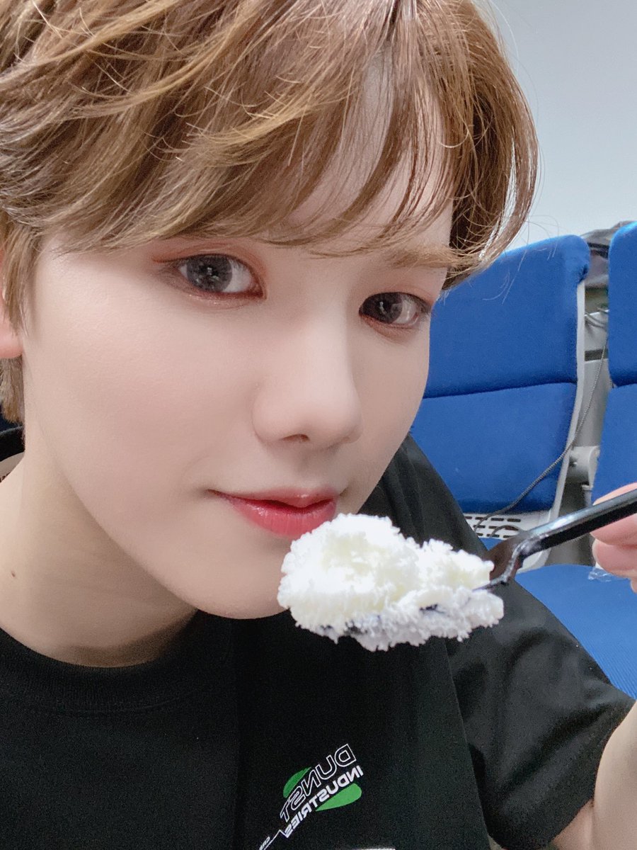 CRAVITY_twt's tweet photo. 오늘은 막방이니깐 ㅎㅎㅎㅎ 빙슈까지 사주
신 민혁선배님 그는 대체...사랑합니다❤️❤️
#민희 #민혁선배님 #판타지아 https://t.co/7eQpnU3wpx