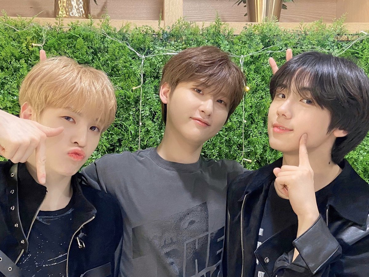 selmluvv_'s tweet photo. Thank you for showing an amazing show. Fighting for show the next songs for Luvity. Luvity will always support Cravity. Good luck in the future💕💕
#Cravity
#Remember_Who_You_Are
#BREAK_ALL_THE_RULES
#크래비티_룰다깨_고생많았어
#Our_Star_Cravity https://t.co/4OwuBabAFt