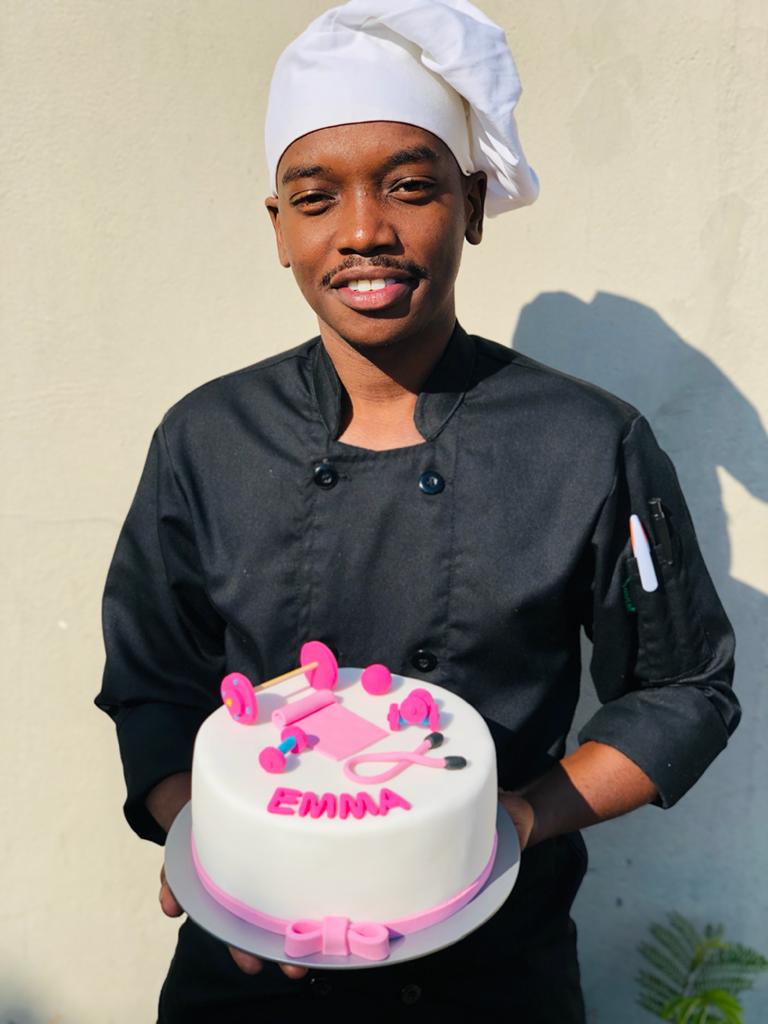 ChefSefako's tweet photo. My Hustle, HMU on 74653612📞
#Fitnesscake 🎂🧘‍♀️🏋️‍♀️💪
📷 - @dzaddycool 
Baked by #chef_sefako👨‍🍳 https://t.co/KVJ7T1au6B