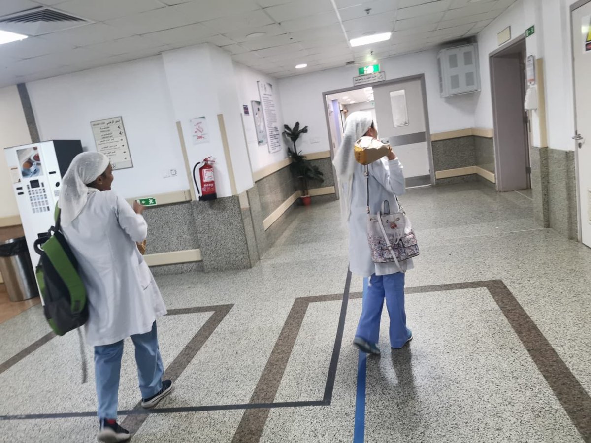 قام قبل قليل رجال الميدان بتقديم وجبات الغداء الساخنة بالتعاون مع <a href="/KuduKSA/">Kudu كـودو</a> لأبطال الصحة المرابطين #كشخة_العيد #قلوبنا_لكم_أقرب #معين_تعين_وتعاون